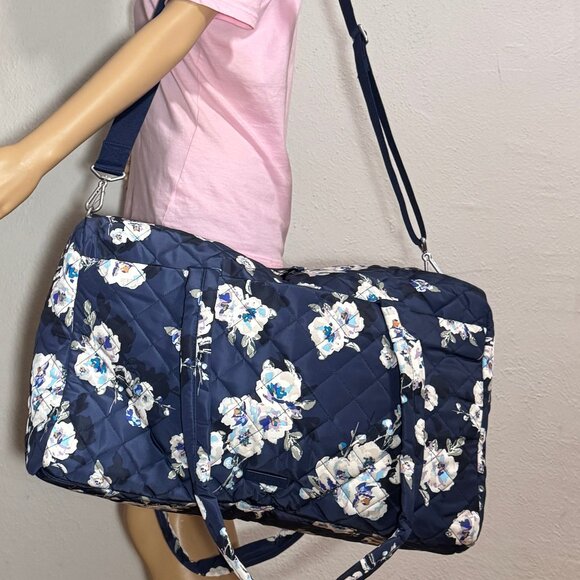 Vera Bradley Large Travel Duffel in Blooms and Branches Navy NWT Perf. Twill - Picture 6 of 10